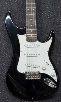 Washburn Sonamaster Series Black nu met hoes, kabel, riem en Cort 30W versterker