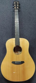 Breedlove Premier Series 21E, dreadnought met luxe koffer