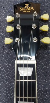 Sigma JM-SG160E+ Dreadnought Slope Shoulder Electro met koffer