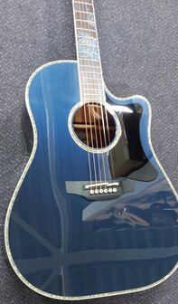 Takamine LTD-2021 Bluerose limited edition met koffer, laatste exemplaar en is op voorraad