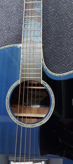 Takamine LTD-2021 Bluerose limited edition met koffer, laatste exemplaar en is op voorraad