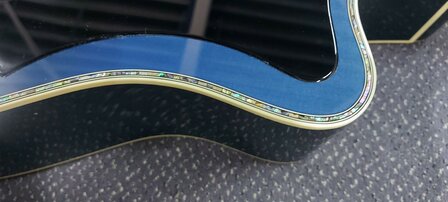Takamine LTD-2021 Bluerose limited edition met koffer, laatste exemplaar en is op voorraad
