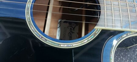 Takamine LTD-2021 Bluerose limited edition met koffer, laatste exemplaar en is op voorraad