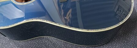 Takamine LTD-2021 Bluerose limited edition met koffer, laatste exemplaar en is op voorraad