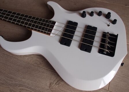 Sire Marcus Miller M2+ 4-snarig, White Pearl, 2nd Gen