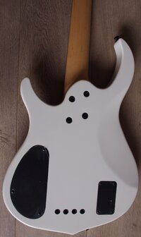 Sire Marcus Miller M2+ 4-snarig, White Pearl, 2nd Gen