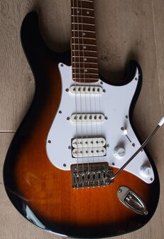 Cort G110 e-gitaarpakket Tobacco sunburst met Cort CM15 combo versterker