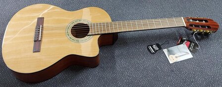 Salvador Student Series Nova CCE classic guitar cedar + sapele