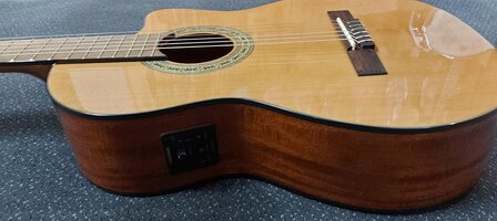 Salvador Student Series Nova CCE classic guitar cedar + sapele