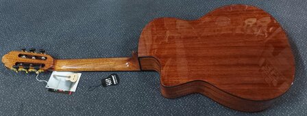 Salvador Student Series Nova CCE classic guitar cedar + sapele