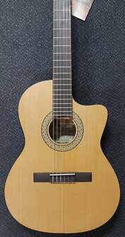 Salvador Cortez Iberia Series Luna stage guitar Fishman Clasica II