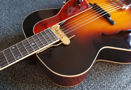 The Loar Archtop Acoustic Guitar VS LH-600-VS met element