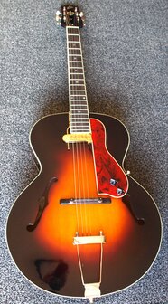 The Loar Archtop Acoustic Guitar VS LH-600-VS met element