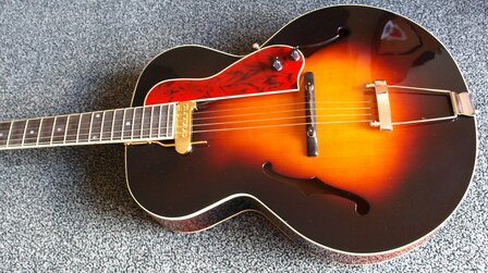 The Loar Archtop Acoustic Guitar VS LH-600-VS met element