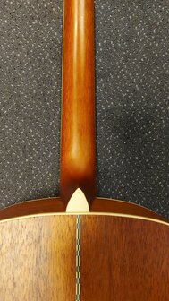 Indie The Sound J Pro Akoestisch met extra soundholes voor extra basgeluid
