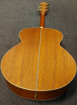 Indie The Sound J Pro Akoestisch met extra soundholes voor extra basgeluid