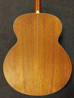 Indie The Sound J Pro Akoestisch met extra soundholes voor extra basgeluid