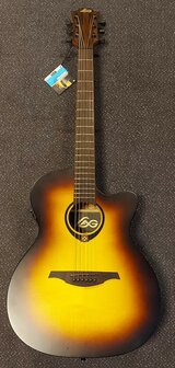L&acirc;g Tramontane T70 Auditorium met cutaway, electro-akoestisch, Brownburst