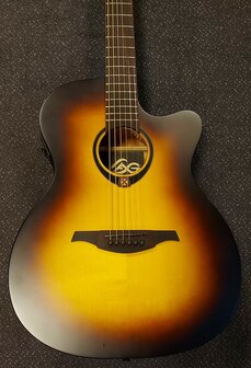 L&acirc;g Tramontane T70 Auditorium met cutaway, electro-akoestisch, Brownburst