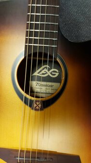 L&acirc;g Tramontane T70 Auditorium met cutaway, electro-akoestisch, Brownburst
