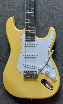 Eko S300CRM Strat, Cream e-gitaarpakket
