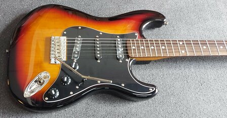 London City Spitfire MKII, Tobacco Sunburst met zwarte slagplaat 