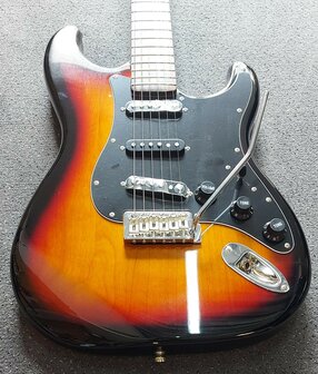 London City Spitfire MKII, Tobacco Sunburst met zwarte slagplaat 