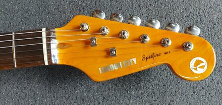 London City Spitfire MKII, Tobacco Sunburst met zwarte slagplaat 