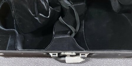 Vioolkoffer zwart voor 2 violen 4/4, 4 strijkstokken, beharing, met 2 hygrometers