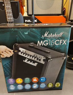 Marshall MG15CFX 15 Watt 1x8 inch gitaarversterker combo met chorus, flanger, delay, enz
