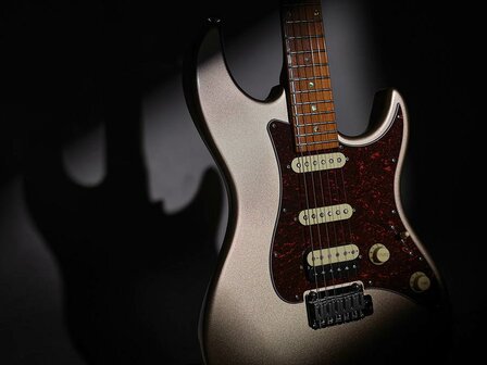 Sire Larry Carlton S7 Vintage Series electric guitar ST-style champagne gold metallic
