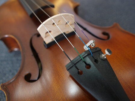 Electro-akoestische viool, compleet met koffer, strijkstok en hars