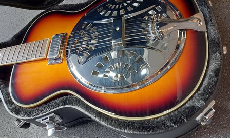 Eko One Resonator Electro-akoestisch, nu geleverd met koffer