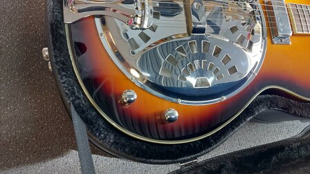 Eko One Resonator Electro-akoestisch, nu geleverd met koffer