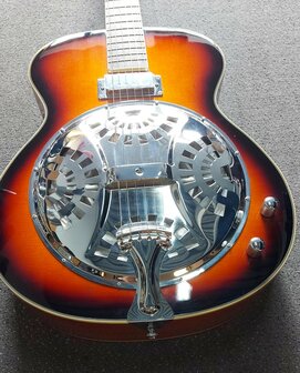 Eko One Resonator Electro-akoestisch, nu geleverd met koffer
