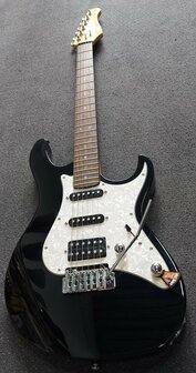 Cort Strat model G250DX, HSS Zwart