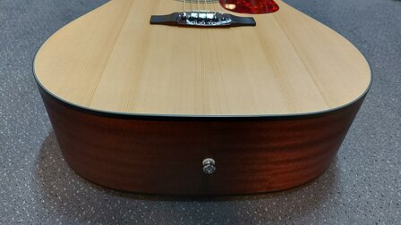 CORT Earth Open Pore startersset met div accessoires waaronder een zwarte gigbag