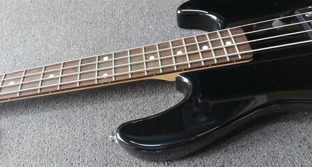 G&amp;L Tribute L2000 Black RW, nu met stevige G&amp;L hoes