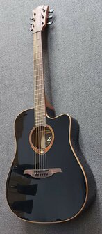 L&acirc;g T100DCE Tramontane dreadnought met element, zwart