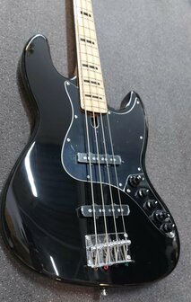 Sire Marcus Miller V7 Vintage alder 4-string bass guitar black