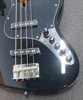 Sire Marcus Miller V7 Vintage alder 4-string bass guitar black