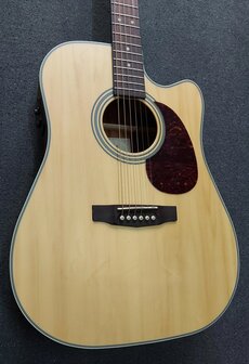 Cort MR600F Dreadnought met Fishman Isys Plus voorversterking