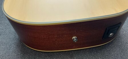 Cort MR600F Dreadnought met Fishman Isys Plus voorversterking