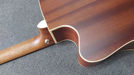 Cort MR600F Dreadnought met Fishman Isys Plus voorversterking