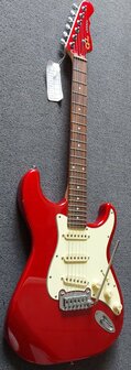 G&amp;L Legacy Candy Apple Red RW, matching headstock