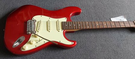 G&amp;L Legacy Candy Apple Red RW, matching headstock