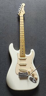 G&amp;L Legacy USA White MP met stevige Tolex Case en certificaat van echtheid