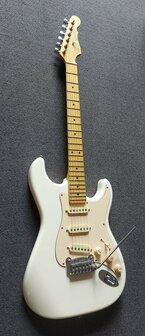 G&amp;L Legacy USA White MP met stevige Tolex Case en certificaat van echtheid