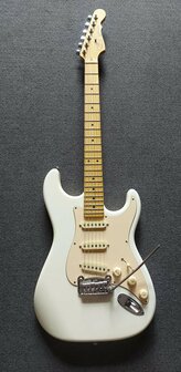 G&amp;L Legacy USA White MP met stevige Tolex Case en certificaat van echtheid