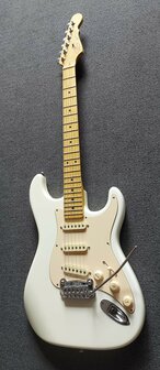 G&amp;L Legacy USA White MP met stevige Tolex Case en certificaat van echtheid
